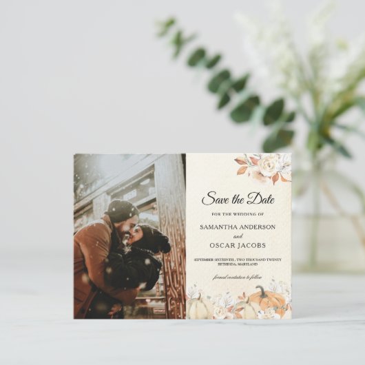 Rustic Autumn Pumpkins & Flowers Aankondigingskaart (Staand voorkant)