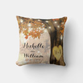 Rustic Autumn Tree Monogram Pas getrouwd Couple Kussen (Voorkant)