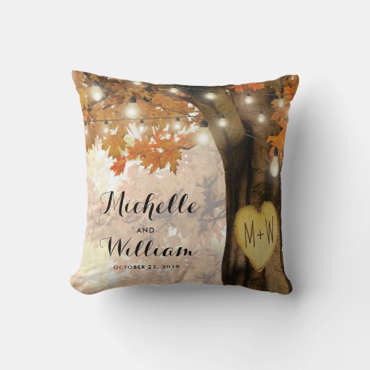 Rustic Autumn Tree Monogram Pas getrouwd Couple Kussen (Voorkant)