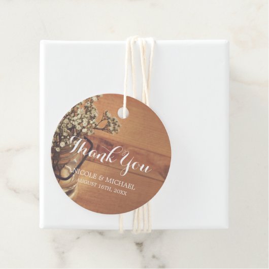 Rustic Baby's Breath Mason Jar Wood Wedding Bedankjes Labels (In situ)