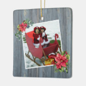 Rustic Barn Board en Poinsettias | Familiefoto Keramisch Ornament (Links)