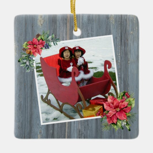 Rustic Barn Board en Poinsettias | Familiefoto Keramisch Ornament (Voorkant)