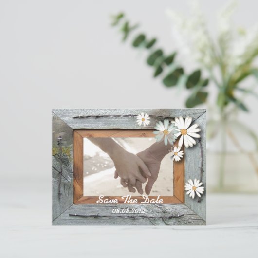Rustic Barn Daisy Country Wedding Sla de datum op Aankondigingskaart (Staand voorkant)