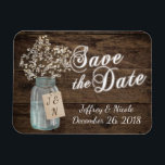 Rustic Barn Wedding Wood Mason Jar Babys Magneet<br><div class="desc">Dit is een prachtig landelijke trouwerij met witte babyfloralen in een moeraspot. U kunt dit ontwerp verder aanpassen door op de AANGEPASTE knoop van IT te klikken. Ik kan elk overeenkomend object ontwerpen zodat je contact met me kunt opnemen als je iets anders nodig hebt dat alleen voor je is...</div>