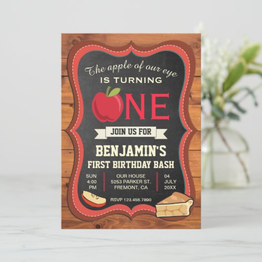Rustic Barn Wood Apple 1e eerste verjaardag Uitnod Kaart (Staand voorkant)