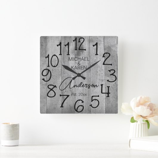 Rustic Barn Wood Farmhouse Aangepaste familienaam  Vierkante Klok (Huis)