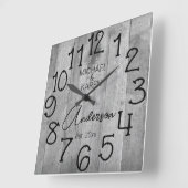 Rustic Barn Wood Farmhouse Aangepaste familienaam  Vierkante Klok (Hoek)