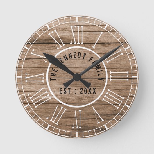 Rustic Barn Wood Farmhouse White Roman Numerals Ronde Klok (Voorkant)