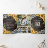 Rustic Barn Wood Lace Sunflower QR Code Weddenscha Drieluik Uitnodiging (Binnen)