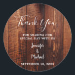 Rustic barn wood script country Wedding Bedankt Ronde Sticker<br><div class="desc">Rustiek schuur hout script,  land bruiloft dank u stickers. Voeg je eigen tekst,  namen en trouwdatum toe om deze te personaliseren. Leuke manier om "dank je" te zeggen tegen je bruiloftsgasten.</div>