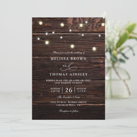 Rustic Barn Wood String Lights QR Code Wedding Kaart (Staand voorkant)