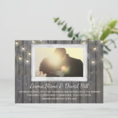 Rustic Barn Wood String Lights Weddenfoto Kaart (Staand voorkant)