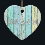 Rustic Beach Driftwood Keramisch Ornament<br><div class="desc">De oceaan belt. Ga achterover zitten, ontspan en voel het coole zee op uw huid. Neem diep adem en vergeet je problemen. Dat zijn de afbeeldingen die deze bijtende kustkunst hebben geïnspireerd. Het woord "Beach" wordt uitgedruct in nautisch driftwood, geverfd in lichtblauw, groen zee, wit en bleek geel. Ideaal voor...</div>