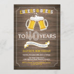 Rustic Beer Surprise 40th Birthday Invitation Kaart<br><div class="desc">Cheers and Beers 40th Birthday Invitation Card met rustic wood background. Voor verdere aanpassing,  te klikken gelieve de knoop "van de Aanpassing het"en ons ontwerphulpmiddel te gebruiken om deze sjabloon te wijzigen.</div>