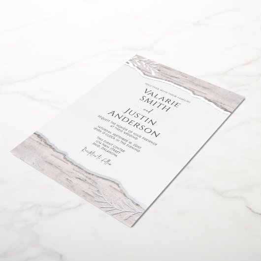 Rustic Birch Wood Wedding Folie Uitnodiging (Gedraaid)