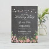 Rustic Birthday Party Coral Floral Chalk Invite Kaart (Staand voorkant)