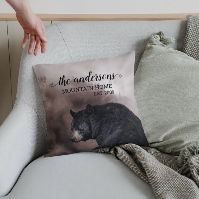 Rustic Black Bear Forest Cabin Decor Monogram Kussen (Creator heeft geüpload)