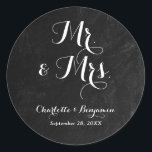 Rustic Black Chalkboard Mr en Mrs Wedding Ronde Sticker<br><div class="desc">Rustige bordtstickers voor je trouwenveloppen/peutzakken.</div>