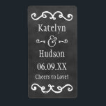 Rustic Black Chalkboard Script Monogram Weddenscha Etiket<br><div class="desc">Whimsical trouwwijn of een ander drink flesje is een favoriete tekenfilm met een huwelijksmonogram en aangepaste tekst "kauwt om van te houden!" in een stijlvol,  handgeschreven lettertype met geschetst lijst. Zachte zwarte-chalkbordstijlachtergrond met een robuuste getextureerde look en witte krijtkleuren.</div>