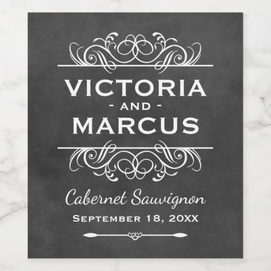 Rustic Black Chalkboard Wedding Monogram Bottle Wijn Etiket (Enkel label)
