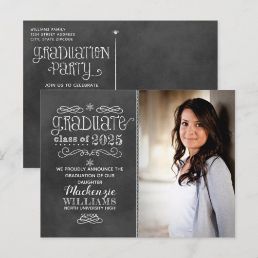 Rustic Black Krijtbord 2025 Afstuderen Fotofeest Uitnodiging Briefkaart (Voorkant / Achterkant)