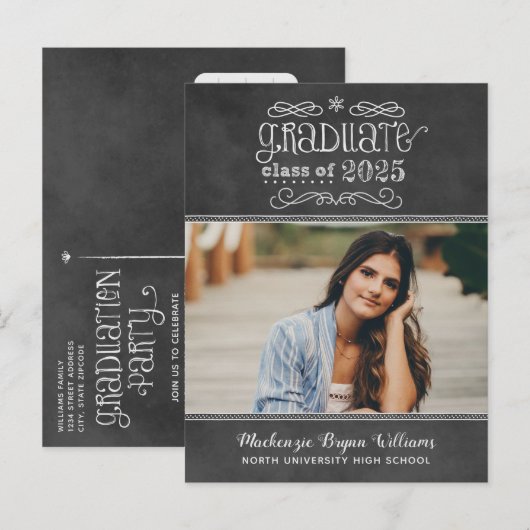 Rustic Black Krijtbord 2025 Afstuderen Fotofeest Uitnodiging Briefkaart (Voorkant / Achterkant)