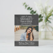 Rustic Black Krijtbord 2025 Afstuderen Fotofeest Uitnodiging Briefkaart (Staand voorkant)