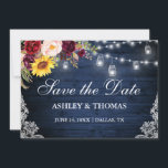 Rustic blauwe houten potlichtjes gemengde bloemsla save the date<br><div class="desc">Rustic blauwe houten slingerlichtjes metson jars kant waterverf burgundy marsala bloemen Save the Date kaart inclusief burgundy rozen,  roze rozen,  rode rozen,  zonnebloemen en botanisch groen.</div>
