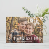 Rustic Blessed en Grateful Thanksgiving Foto Feestdagenkaart (Staand voorkant)