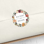 Rustic Bloom | Floral Wreath Wedding Ronde Sticker<br><div class="desc">Verzegel uw uitnodigingsenveloppen of gunsten met deze elegante florale trouwstickers die uw namen bevatten, omgeven door een poot van waterverf rozen en broodjes in rijke herfsthutten van bogundy, marsala, wazige roze en ivoor, met donkergroene bladeren en bladeren. Ontworpen om te coördineren met ons Rustic Bloom floral bruiloft collectie voor herfst-...</div>