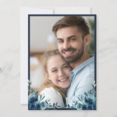 Rustic Blue Floral Script Photo Wedding Kaart (Achterkant)