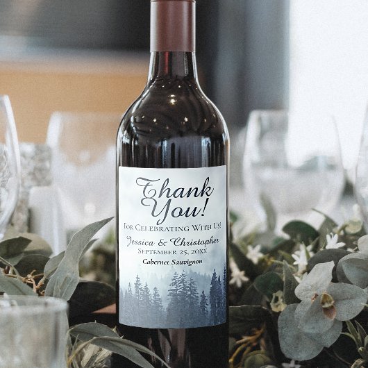 Rustic Blue Pine Trees Wedding Bedankt Wijn Etiket