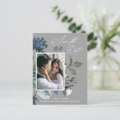 Rustic Blue Waterverf Bouquet Save the Date Uitnodiging Briefkaart (Staand voorkant)