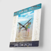 Rustic Blue White Beach Wood Photo Frame Vierkante Klok (Hoek)