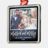 Rustic Blue Wood Brush Script Gehuwd en Merry Metalen Ornament (Links)