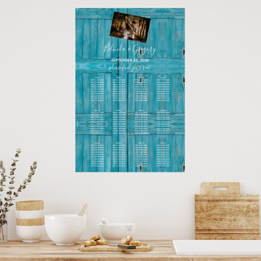 Rustic Blue Wood Foto Wedding Seating Chart Poster (Keuken)