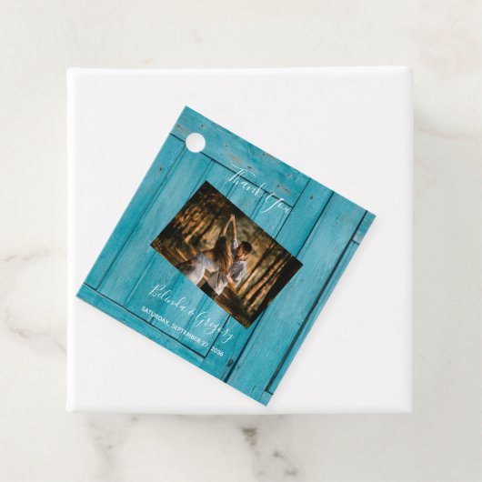 Rustic Blue Wood Photo Wedding Gift Bedankjes Labels (In situ)