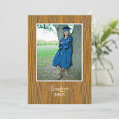 Rustic Board College Graduation Announcement Kaart (Staand voorkant)
