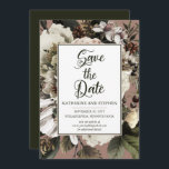 Rustic Boho Dusty Pink Floral Bouquet Save The Date<br><div class="desc">Een etherale boho floral bouquet in tinten van winterwitte en stoffige roze met seizoensgebonden evergreen is onderlegd over een stoffige roze achtergrond die je gasten uitnodigt om "Save the Date" te vinden voor wat zeker een gedenkwaardige rustige bruiloft zal zijn. Op de achterzijde bevindt zich een donkergroene achtergrond. De kleur...</div>