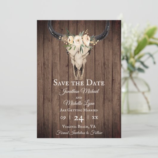 Rustic Boho Floral Koe Skull op Barnwood Wedding Save The Date (Staand voorkant)