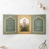 Rustic Boho Indian Lattice Arch Sage Green Wedding Drieluik Uitnodiging (Binnen)