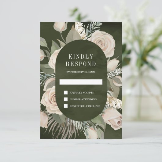 Rustic Boho Ivory Rozen Dark Sage Green Wedding RSVP Kaartje (Staand voorkant)