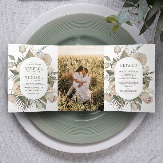 Rustic Boho Ivory Rozen Sage Green Leaves Wedding Drieluik Uitnodiging