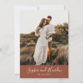 Rustic Boho Terracotta Monogram Foto Weddenschap Kaart (Voorkant)