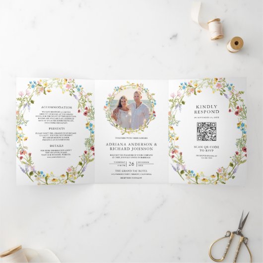 Rustic Boho Wildflower QR Code Weddenschap Drieluik Uitnodiging (Binnen)