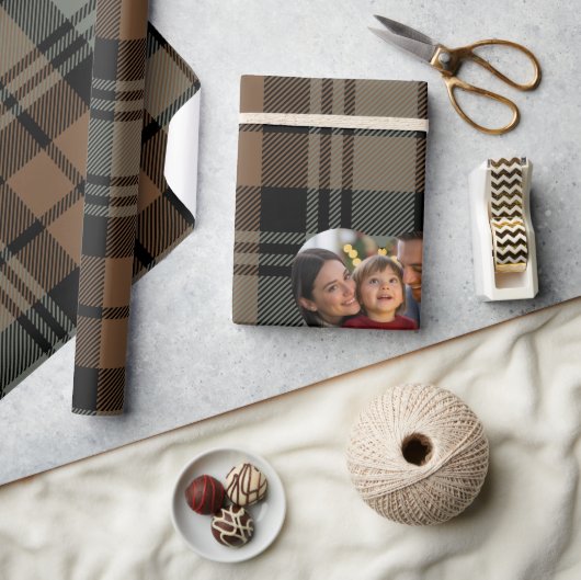 Rustic Brown and Black Tartan Christmas Photo Cadeaupapier (Crafts)