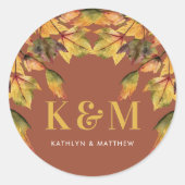 Rustic Brown Autumn Foliage Fall Wedding Monogram Ronde Sticker (Voorkant)