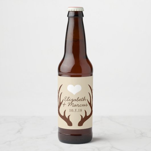 Rustic Brown Deer Antlers Couple's Names Wedding Bier Etiket (Voorkant)