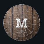 Rustic Brown Faux Hood Family Monogram Gepersonali Dartbord<br><div class="desc">Een spel van donzen is altijd leuk voor vrienden en familie. Deze Rustic Brown Faux Wood Family Monogram Gepersonaliseerd Dart Board is ontworpen met een groot vet wit initiaal in het midden. Het is gepersonaliseerd met zijn en haar voornamen en het jaar in kleine letters in het onderste gebied. Ideaal...</div>