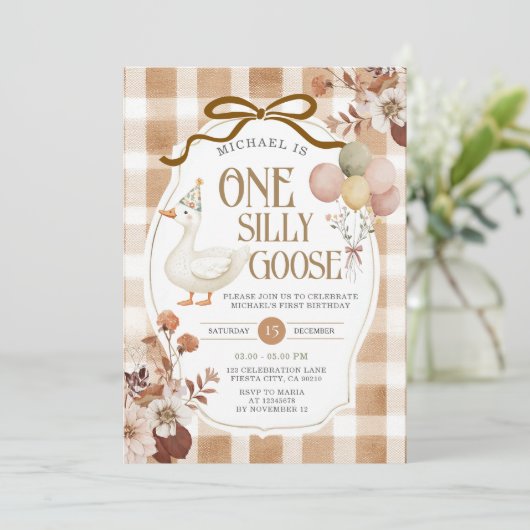 Rustic Brown Gingham One Silly Goose Birthday  Kaart (Staand voorkant)